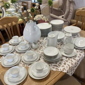 Porcelāna pusdienu servīze 12 personām.
